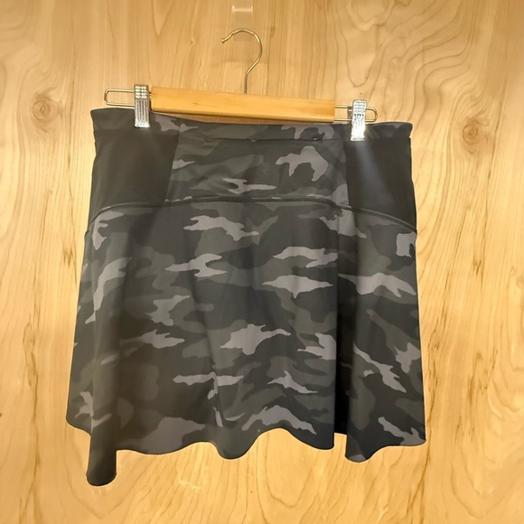 EUC Athleta Match Point Athletic Skort Gray Camouflage Medium - Picture 3 of 9